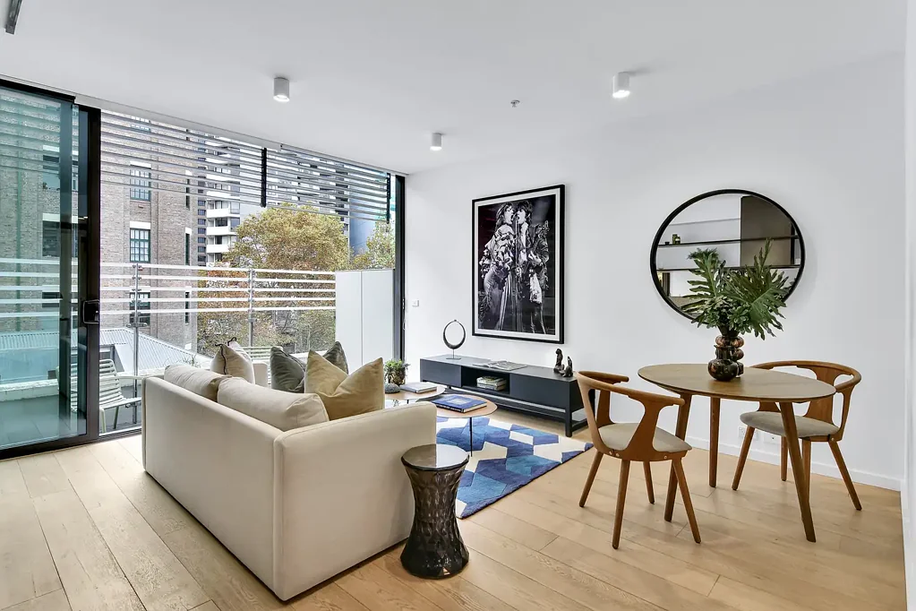 Surry Hills 1房 Art Deco珍品 朝北绿地景观 设计师水磨石厨房 步行至咖啡馆商圈 便捷交通枢纽 Designer Deco Apartment for Superior Inner City Lifestyle