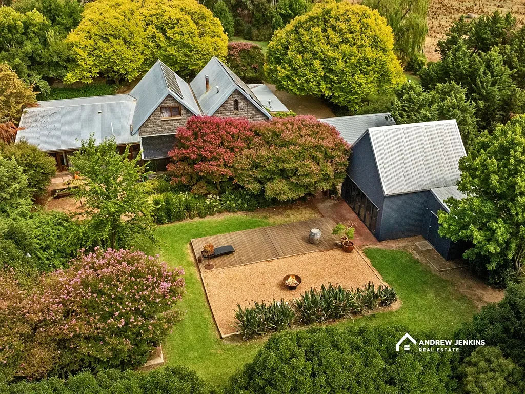 Yarroweyah 4 Bedroom Cooinda – A Truly Unique Craftsman Built Retreat