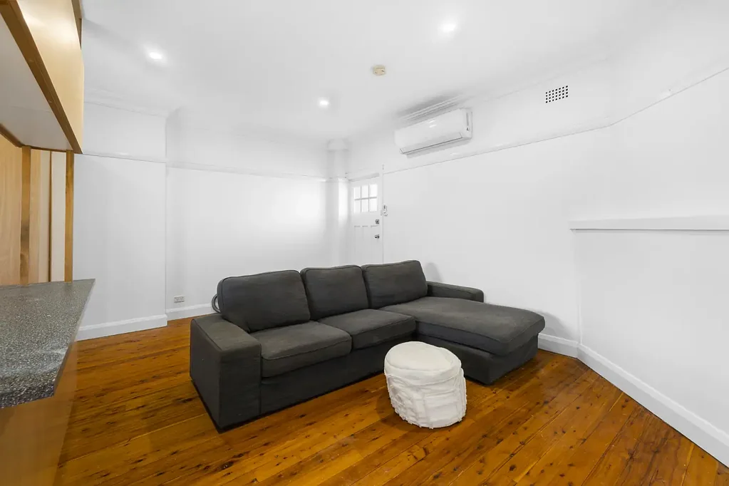 FRESHLY UPDATED | LIGHT-FILLED ART DECO APARTMENT IN PRIME DRUMMOYNE LOCATION!