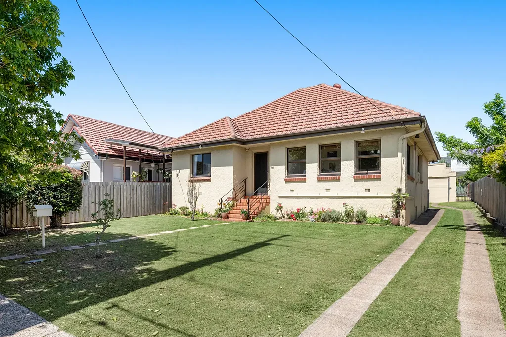 Morningside 3房 单层生活 607sqm大地 迷人小屋特色 石制台面厨房 超大办公空间 靠近Morningside CBD Chic, country-cottage-like feel & space to spare - 607sqm - steps to CHAC, CBD buses & Morningside Central