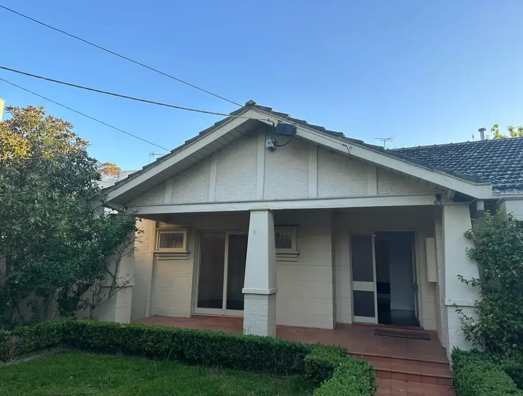 Toorak 4कमरा An Exceptional Toorak Opportunity – Prestige, Position & Unlimited Potential