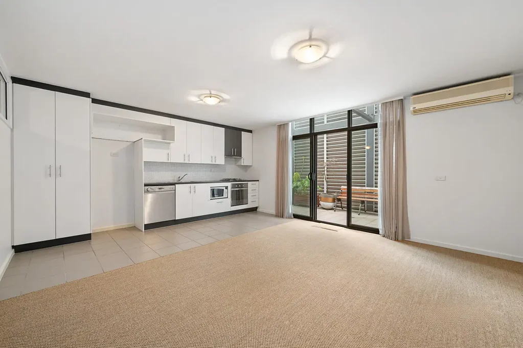 SPACIOUS ONE BEDROOM RESIDENCE