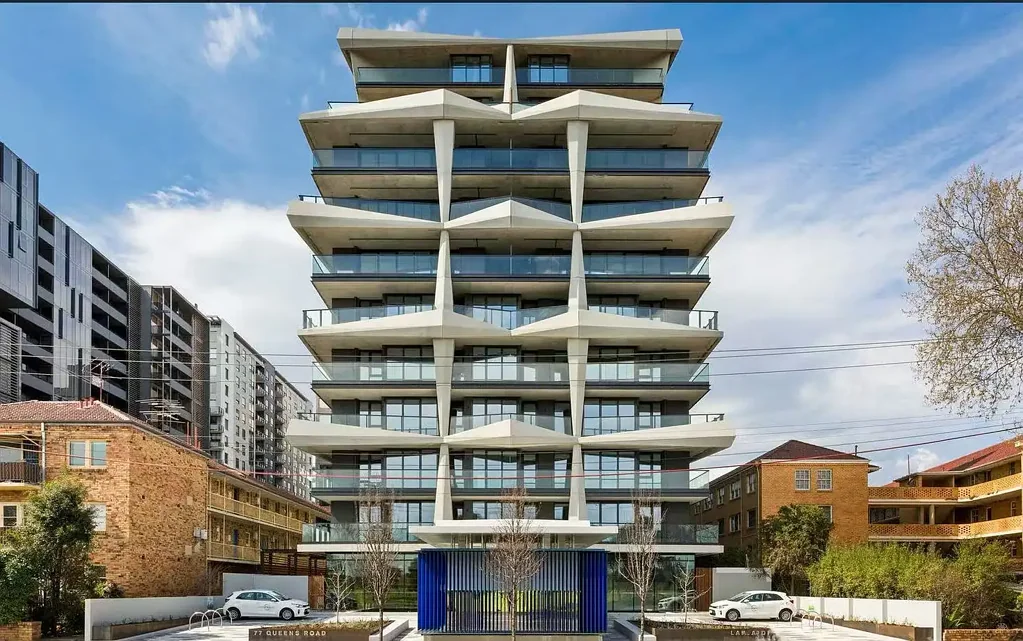 Stylish 2-Bedroom Apartment Opposite Albert Park Lake
