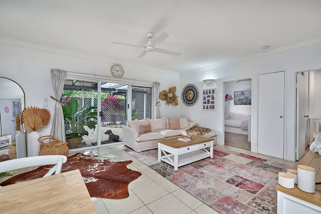 10/389-397 Mccoombe Street, Mooroobool, QLD 4870