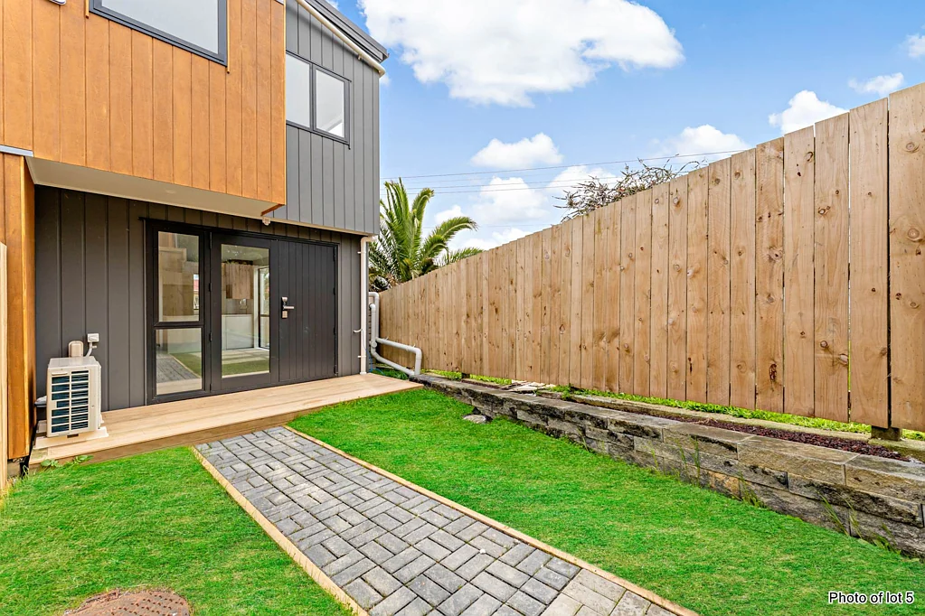 6/300 Great North Road, Henderson, Waitakere City, Auckland