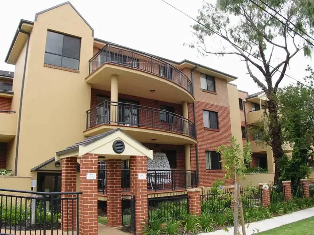 Modern 2 Bedroom Apartment Located in Central Chatswood