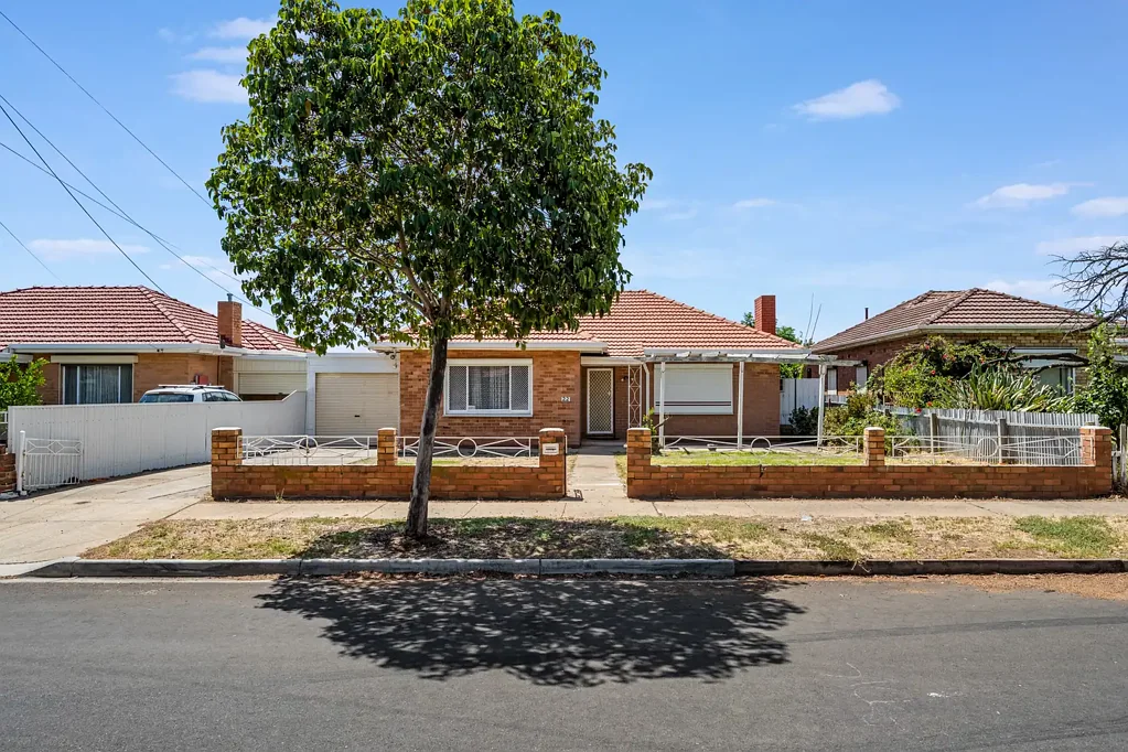 Ferryden Park 3房  Classic Brick Home w Renovation / Development Potential!