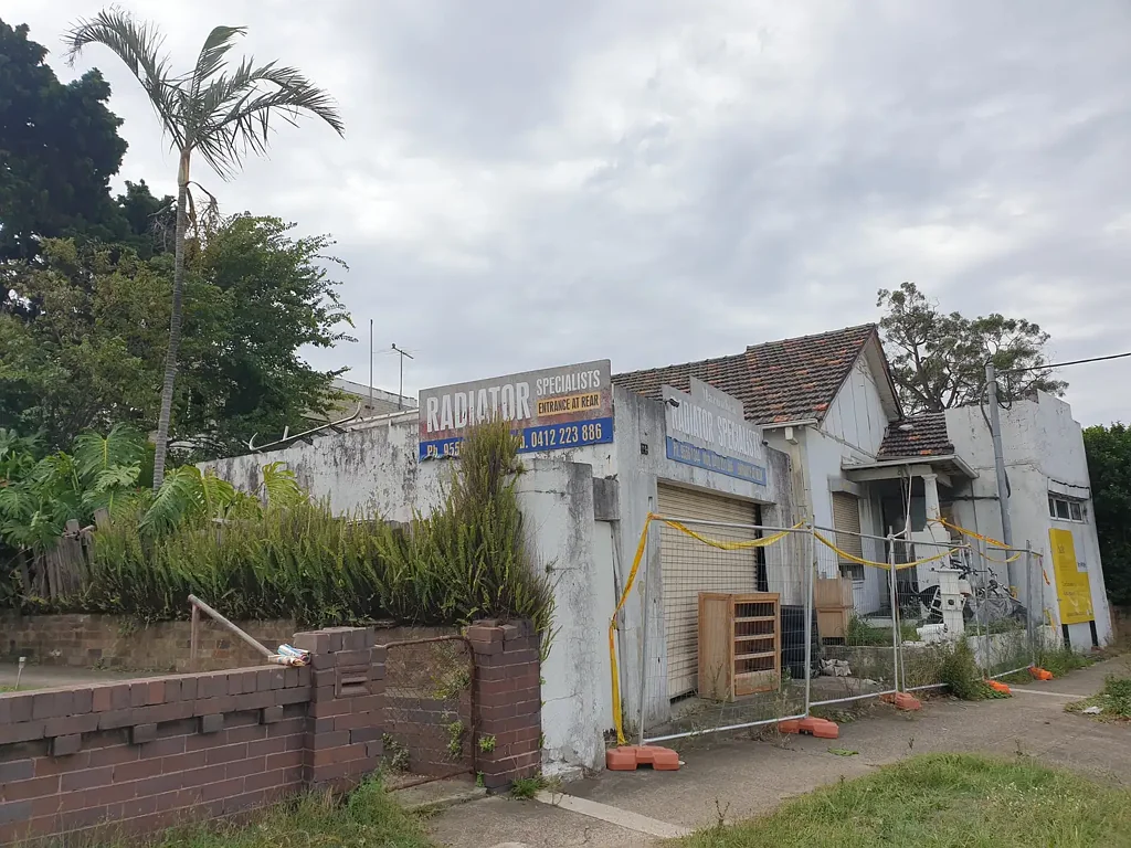 Banksia 15Zimmer 3 separate Lots, Bayside approved for 3 townhouses: PDA 2025/48; or; renovations; Additions;  may suit possible 15 Co-Living rooms.  Auction 18Apr26