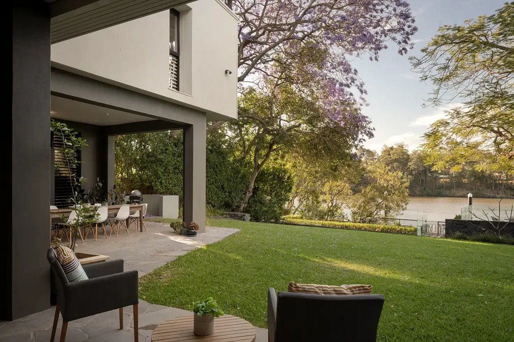 Yeronga 6房 河滨庄园 1252平米 19米河景 奢华主卧 Miele厨房 私人码头 Serenity, Seclusion and a Private Pontoon in this Riviera Estate