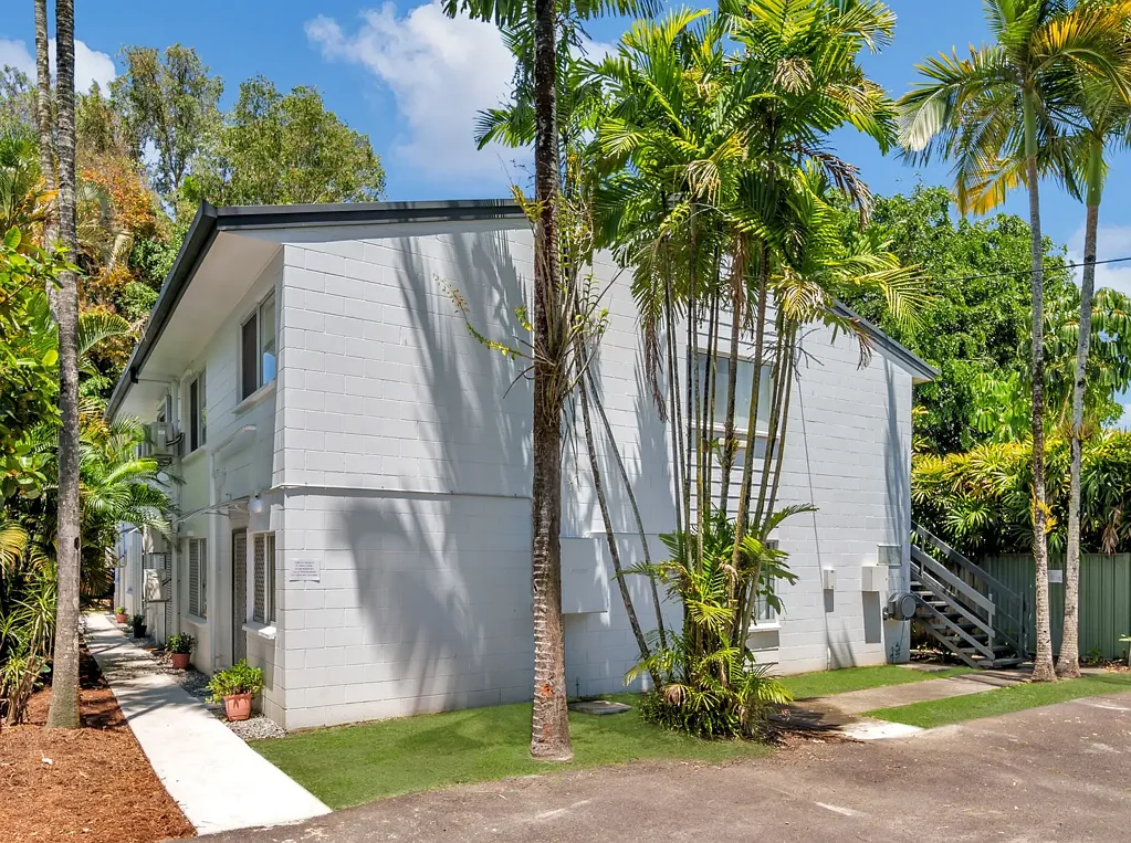 1 Bedroom Ground Floor Unit in Quiet Complex