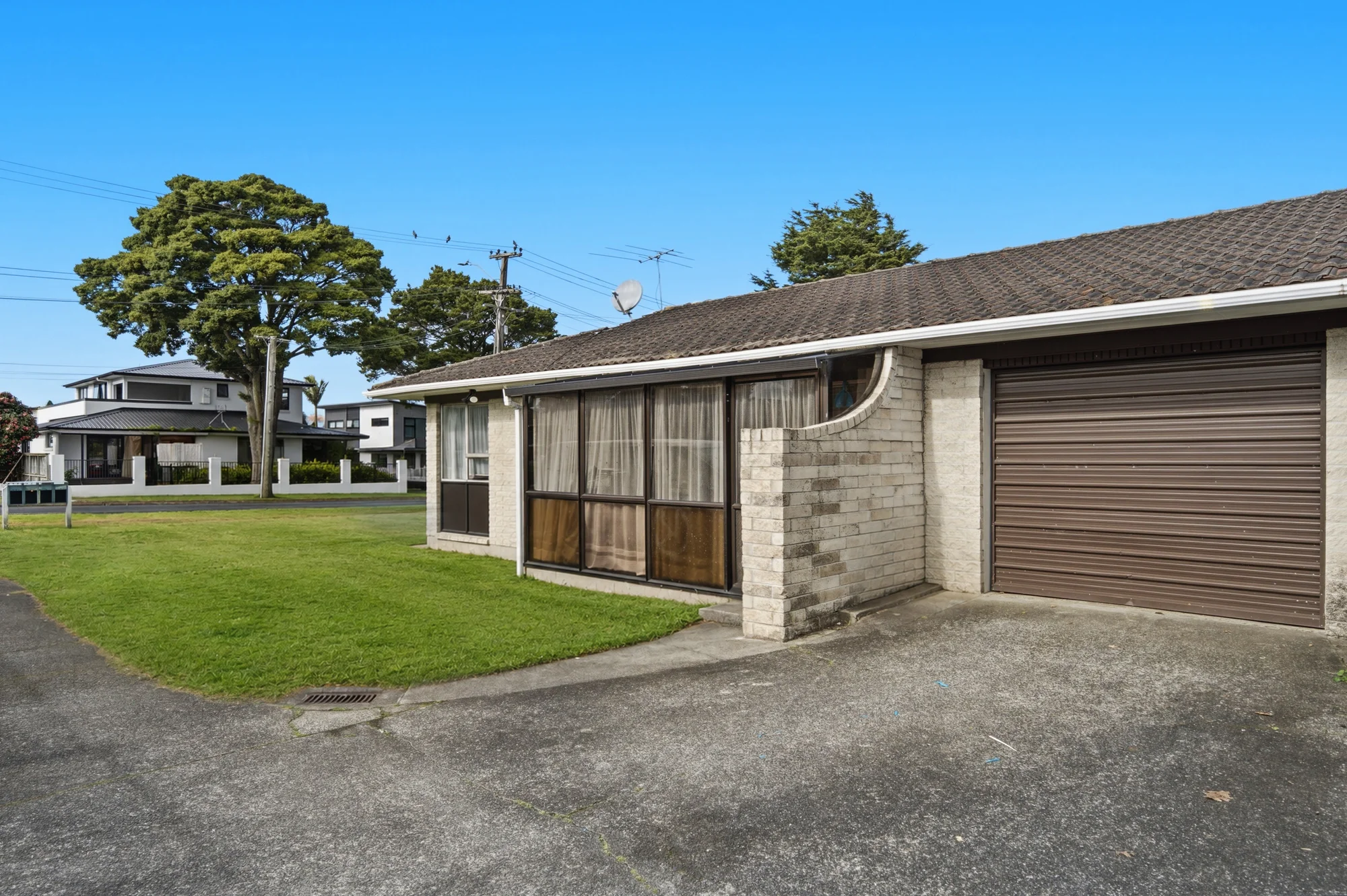 Papatoetoe 2 Bedroom DO-UP | 36 YEARS | ONE OWNER | BRICK & TILE