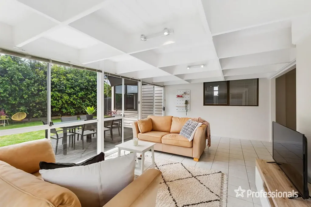 Ormond 3Kwarto Spacious Clinker Brick Classic - 3 Bedrooms + 1 Study, 2 Living Areas