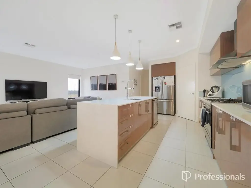 Eglinton 4Phòng ngủ 4 x 2 + Study + Extra Living = Serious Family Space!