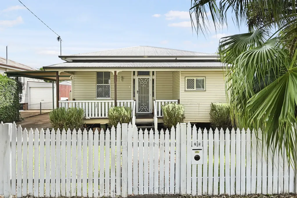 Newtown 3ਬੈੱਡਰੂਮ Charming Newtown Character Home
