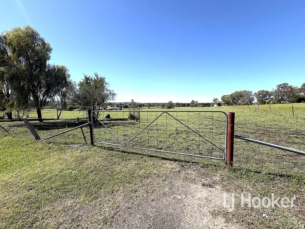 Inverell Building Block in Edge of Town