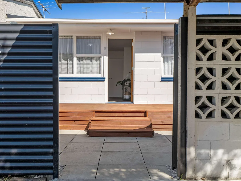 Richmond 2房  Snap It Up on Stanmore – Smart Price, Prime Spot
