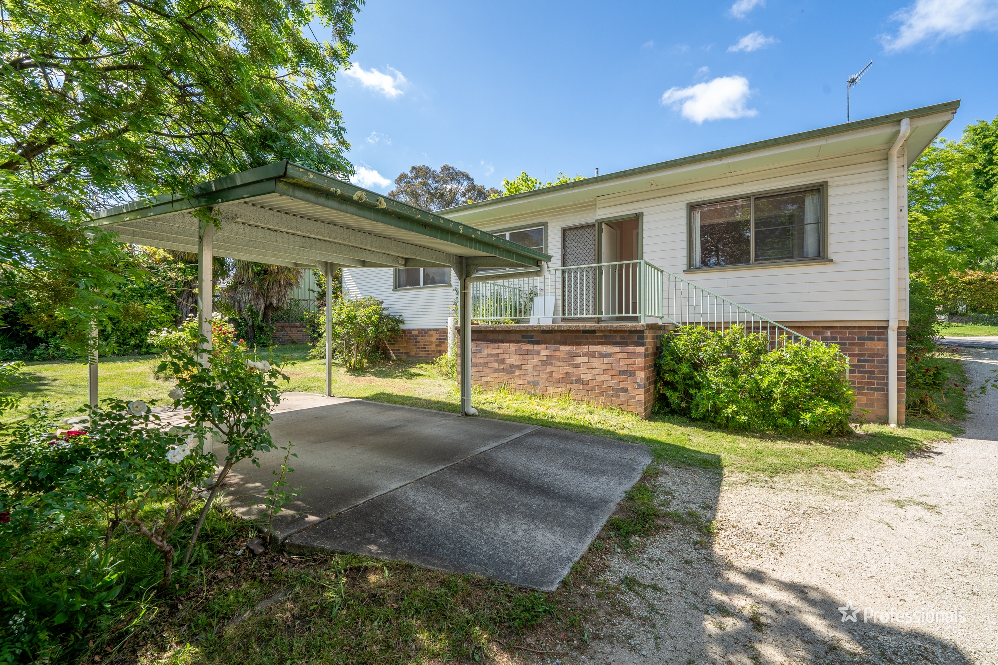 15 REGINALD AV, ARMIDALE NSW 2350, 0部屋, 0バスルーム, House