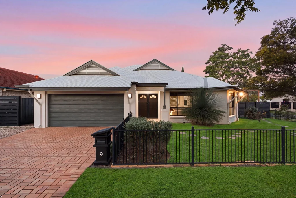 Kuraby 4Kwarto Once the Showpiece, Always the Standout: Single-Level Luxury Minutes from Rail, Parks and Shops