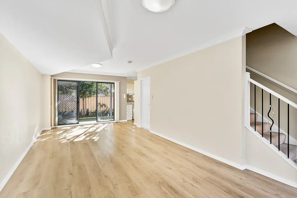 Beautiful Townhouse In Perfect Location