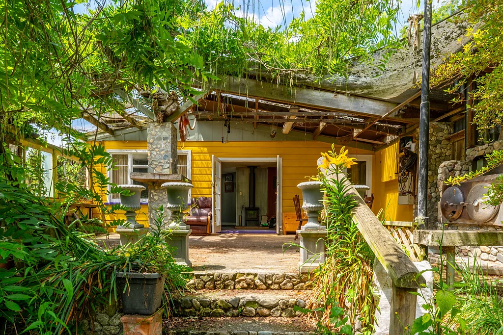 Temuka 2Kwarto Riverstone Cottage - Ripe for Renovation