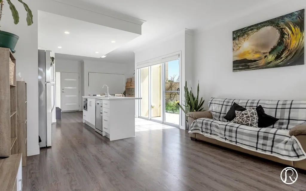Noarlunga Downs 3غرفة نوم Stylish & Spacious Townhouse – A Prime Investment Opportunity