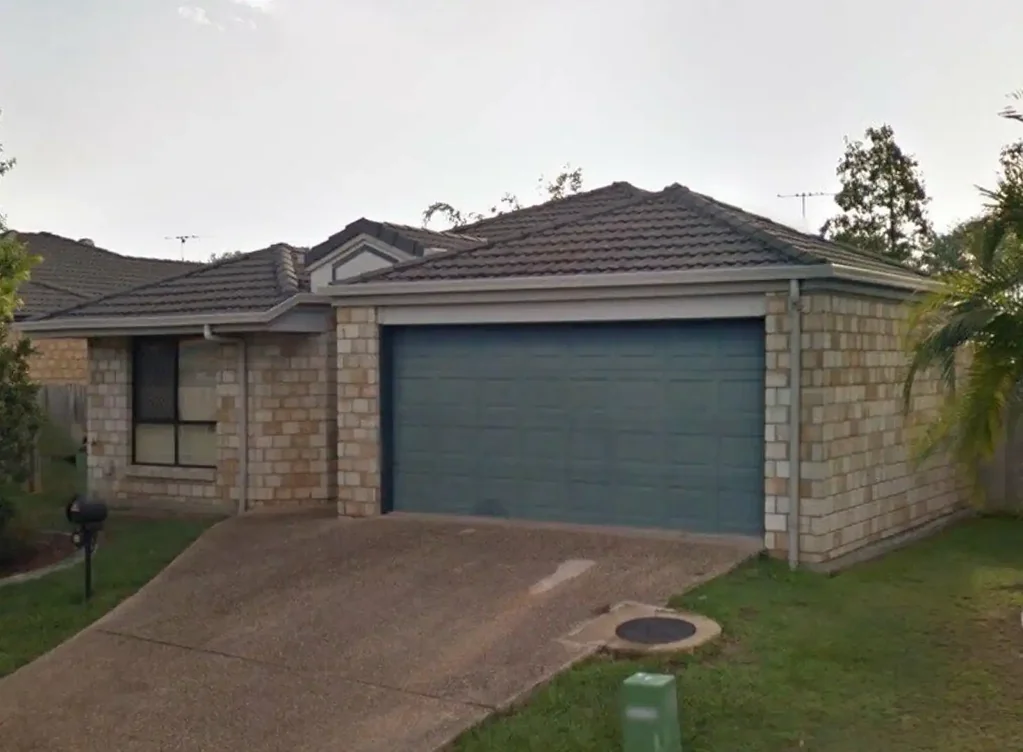 Narangba 4房 宽敞四卧住宅 私密604m²地块 中央厨房便利 主卧带套间 双车位车库 靠近公园学校 高速公路便捷 Great Family Home or Investment !!!