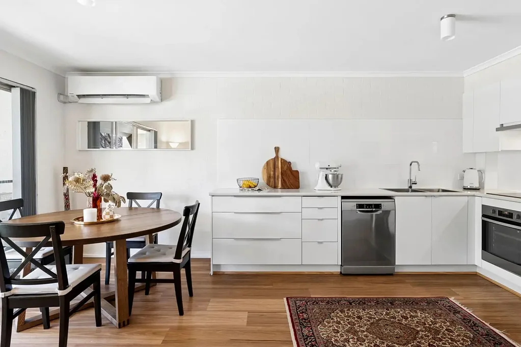 Kingston 2 Slaapkamer Spacious Renovated Apartment