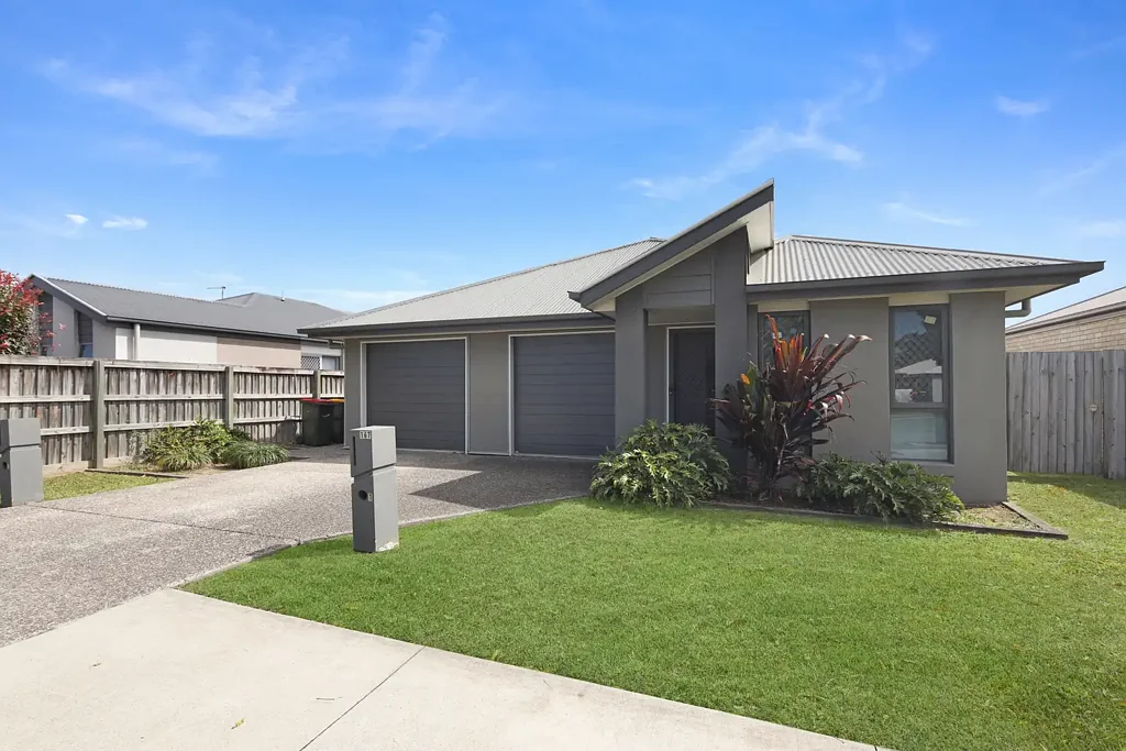Morayfield 5Kwarto Unique Freehold Duplex $1005pw… Strong Income from 2 Units...Built 2018