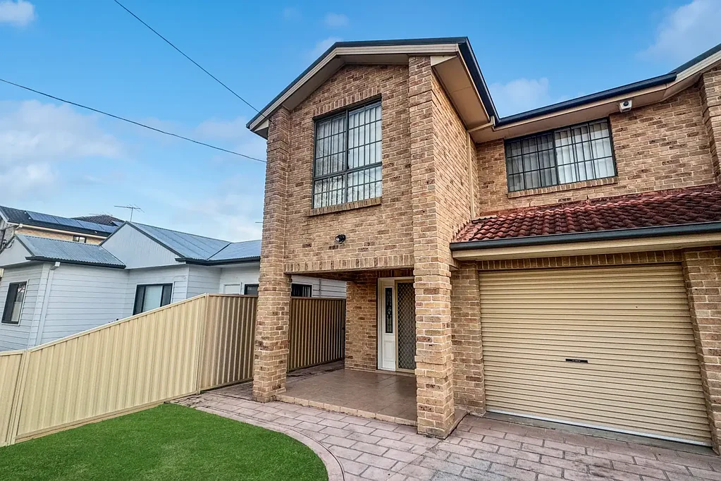 Recently renovated 3 bedrooms duplex