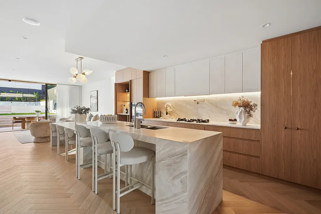 Brand New Designer Masterpiece With Rooftop Terrace And Exceptional Harbour Views