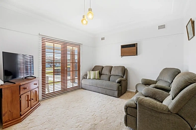 17 Baringa Road, Mortdale, NSW 2223, 3 રૂમ, 1 બાથરૂમ, House