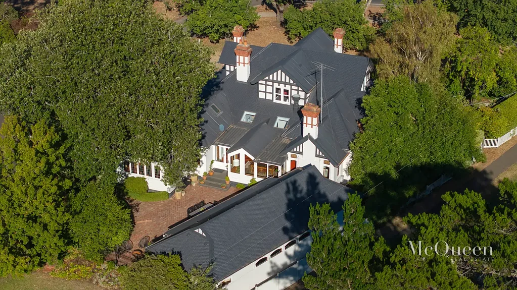 Woodend 5 Bedroom ‘Maloa House’ – An Iconic Tudor-Federation Homestead