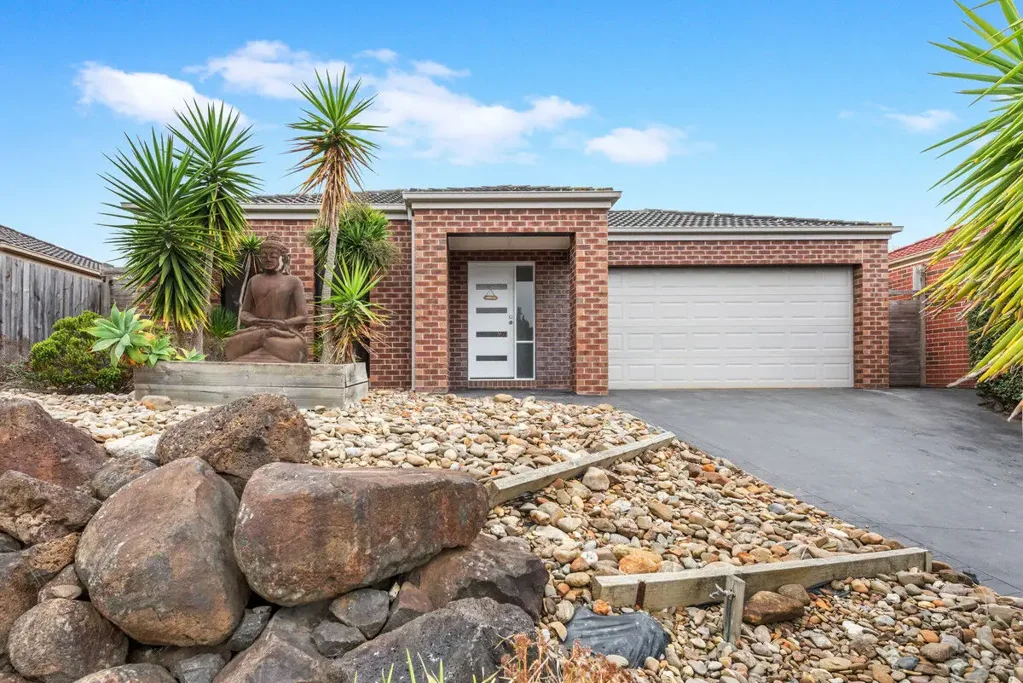 Spacious 5-Bedroom Family Home with Modern Features!