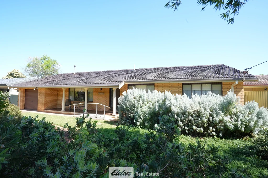 4 Foster Place, Griffith, NSW 2680