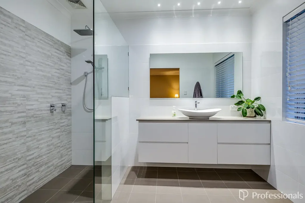 Landsdale 4બેડરૂમ Interested? Better Call Tom! 0488 004 363