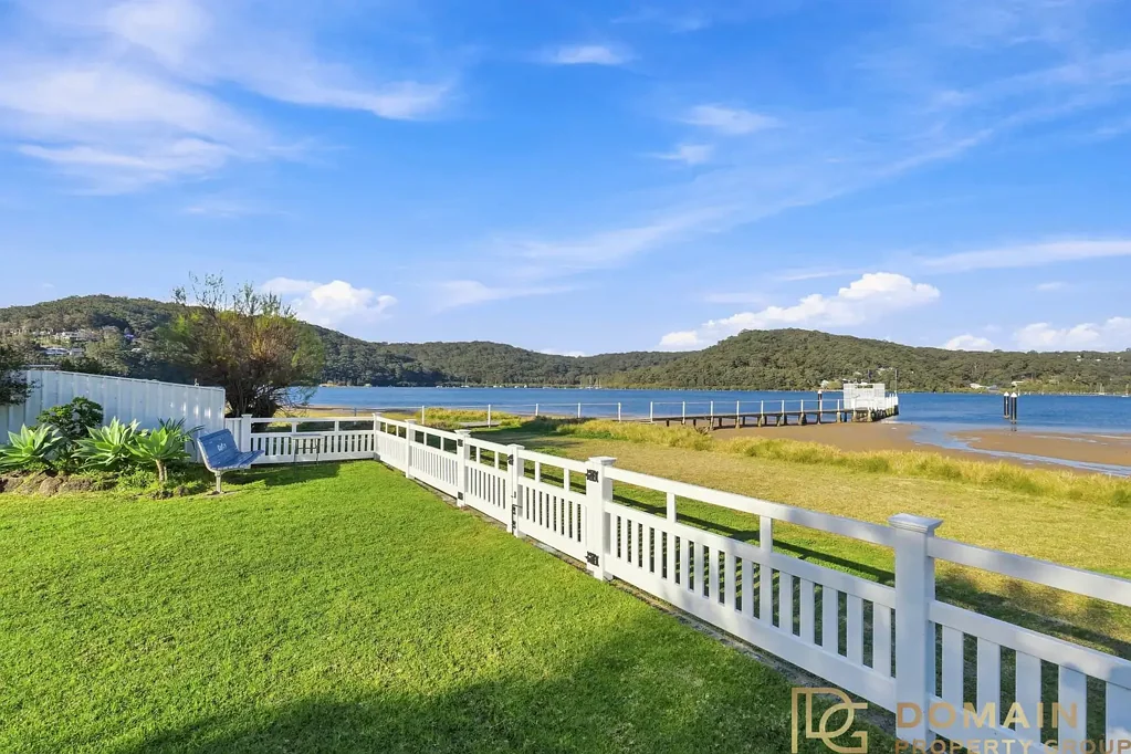 Booker Bay 2房  Absolute Waterfront Easy Living