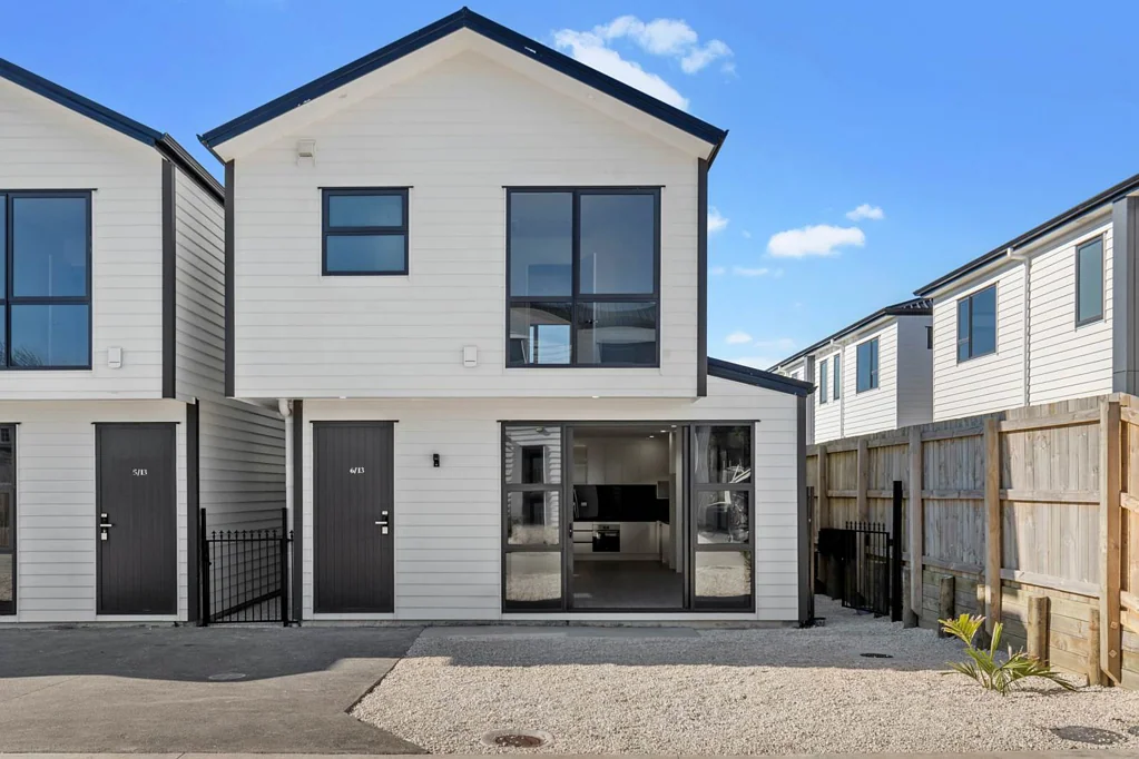 Papatoetoe 3침실 Stylish Standalone with Dual Living!