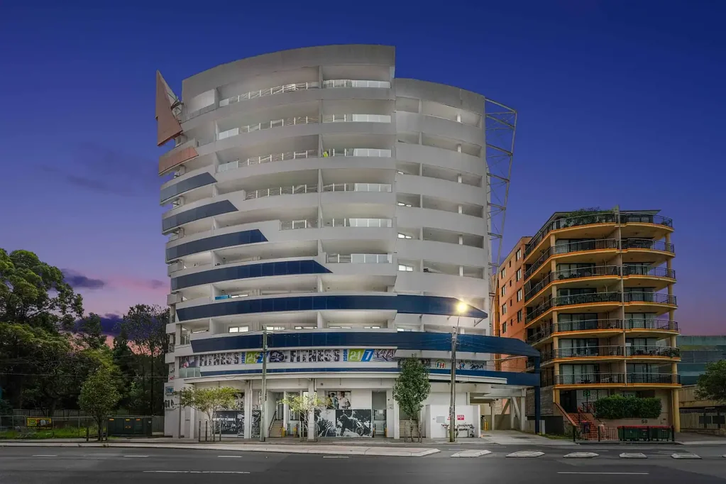 Spacious contemporary apartment in central location