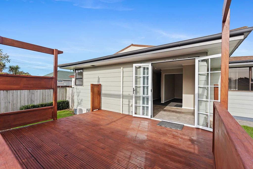 Otaki 3 Bedroom TIDY, SUNNY, CENTRAL!