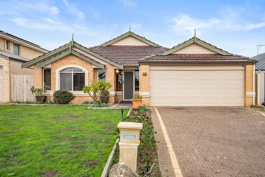 Baldivis 4房  Family living with park views.