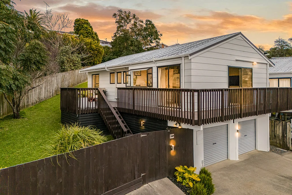 Totara Vale 3部屋 Updated, Elevated, Motivated