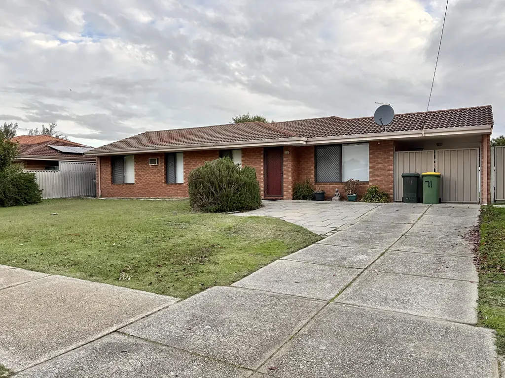 Family Friendly 4 Bedroom Home in Ideal Location!