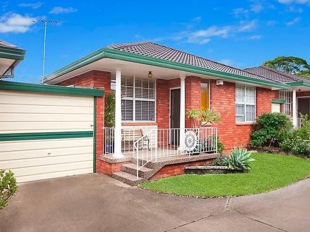 Beautiful Villa, lock up garage