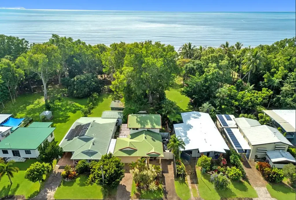 Bramston Beach 4Kwarto OWNER WANTS THIS SOLD YESTERDAY.. OK HE WILL NOW TAKE $795,000. I NOW CONSIDER THIS BEACHFRONT HOME A BARGAIN..