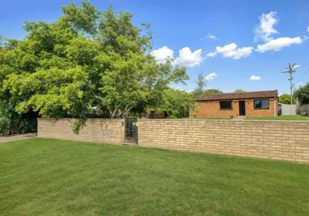 Coastal living for the family - lawn maintenance included