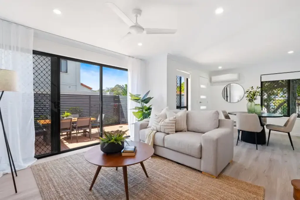 Benowa 3બેડરૂમ Fully Renovated Townhouse Offering a Lifestyle of Convenience