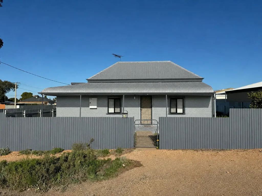 Broken Hill 3房  Investment property on a large corner block