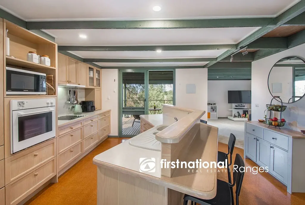 Monbulk 4Kwarto CONTEMPORARY FAMILY LIVING WITH SWEEPING VIEWS