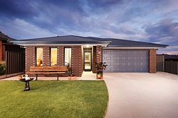 8 Collette Court, Tangambalanga