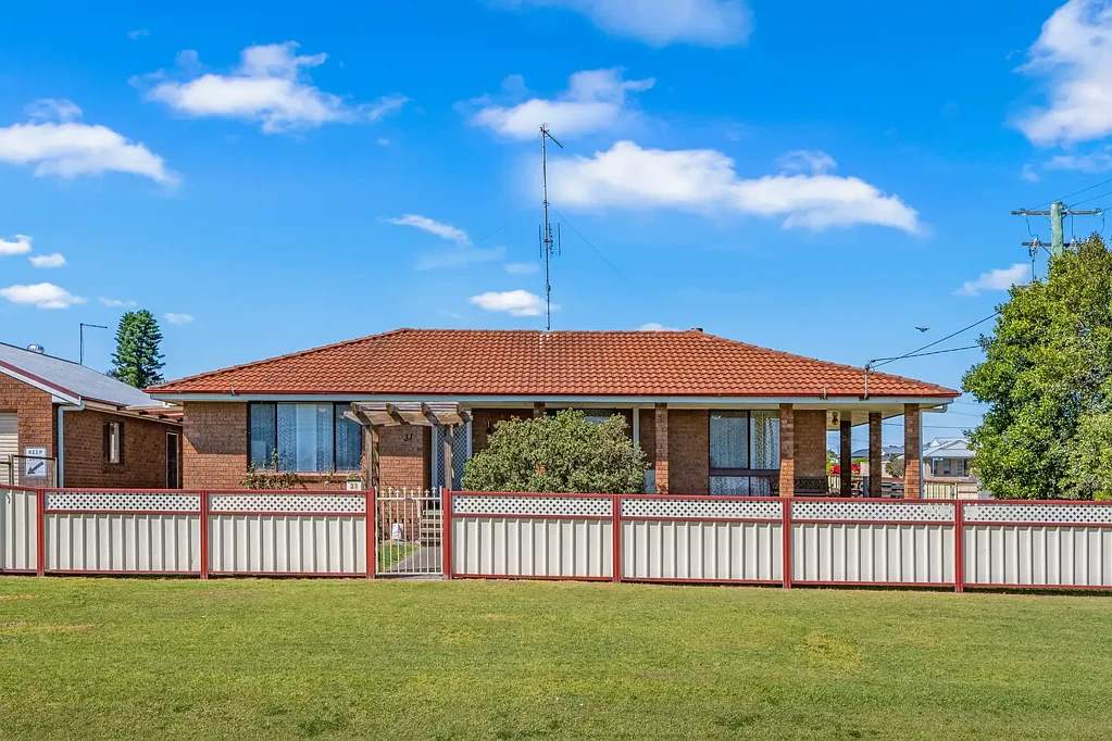 Greta 3બેડરૂમ Space, Side Access & Subdivision Potential!